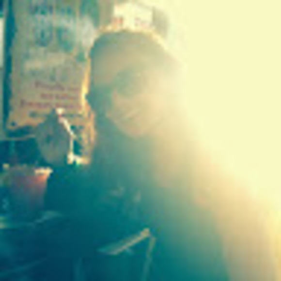 Meet your Posher, Tabatha - Picture 1 of 1